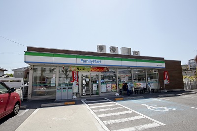 ファミマ小松原店